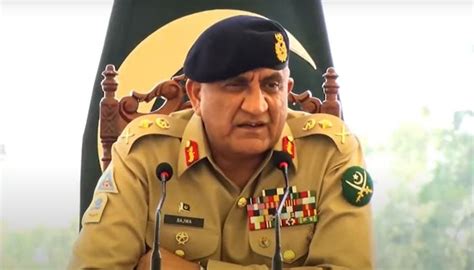 General Qamar Javed Bajwa Pays Farewell Visit To Lahore Garrison