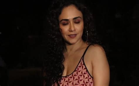 Amruta Khanvilkar Butt Bikini Scene In Amruta Khanvilkar Hot Figure Aznude