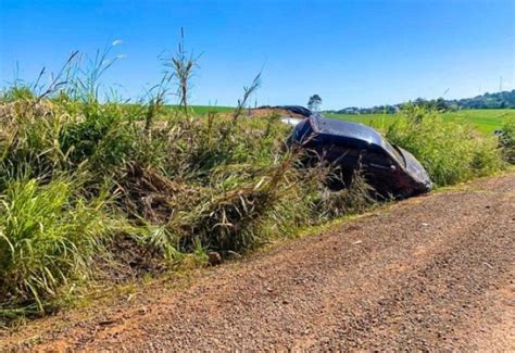 Carro Sai Da Pista E Capota No Interior De Bandeirante JR Regional