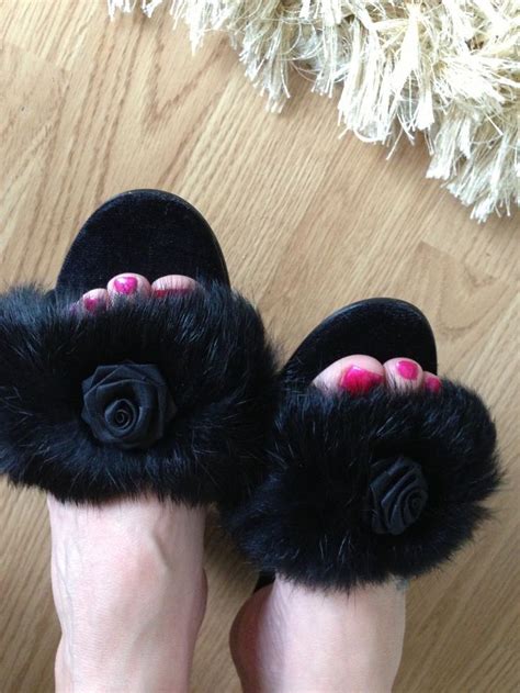 Pin By Jon On Fluffy Mules In 2022 Fur Slides Mens Fashion Fashion