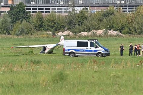 Wypadek Awionetki Na Lotnisku W Szczecinie D Biu Samolot Przewr Ci