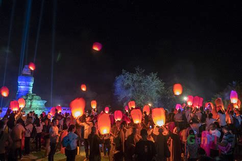 2 000 Lampion Hiasi Peringatan Waisak Di Candi Muara Takus Riau GenPI Co