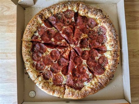 Review Little Caesars Pepperoni And Cheese Stuffed Crust Pizza