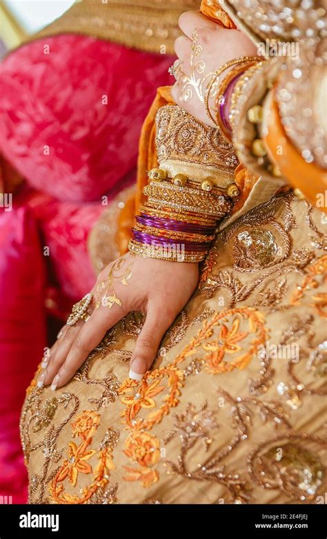 Top Pakistani Bride Images Amazing Collection Pakistani Bride