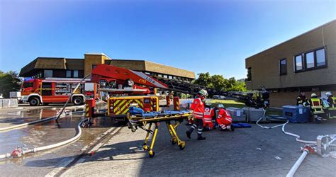 Alarm Bung Brand In Geb Ude Menschenleben In Gefahr Freiwillige