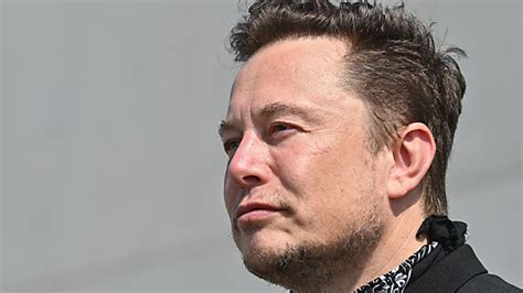 Kehrtwende Tech Milliardär Elon Musk will Twitter nun doch kaufen