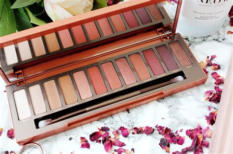 FASHION TRAIN Beauty Urban Decay Naked Heat Palette Review