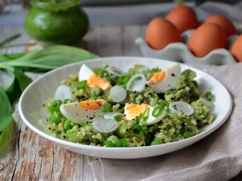 Salade de boulgour printanière aux petits pois oeufs et pesto d ail