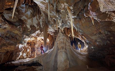 Les Coulisses de la Grotte de la Salamandre Méjannes le Clap