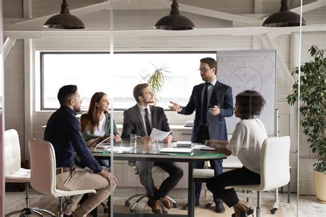 Os Gerentes De Marketing Das Empresas Para Conhecer Os Problemas - Os Gerentes De Marketing Das Empresas Para Conhecer Os Problemas - NAZAEDU