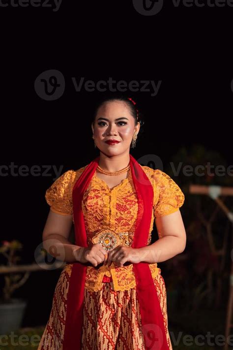 gorgeous Balinese woman showing and performing traditional dress from ...