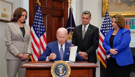 Cinco Radio Oficial On Twitter Mundo Joe Biden Firma Orden