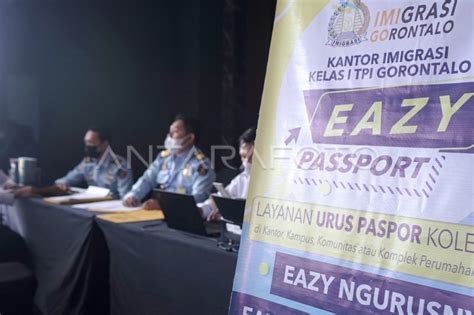 PELAYANAN EAZY PASPORT IMIGRASI GORONTALO ANTARA Foto