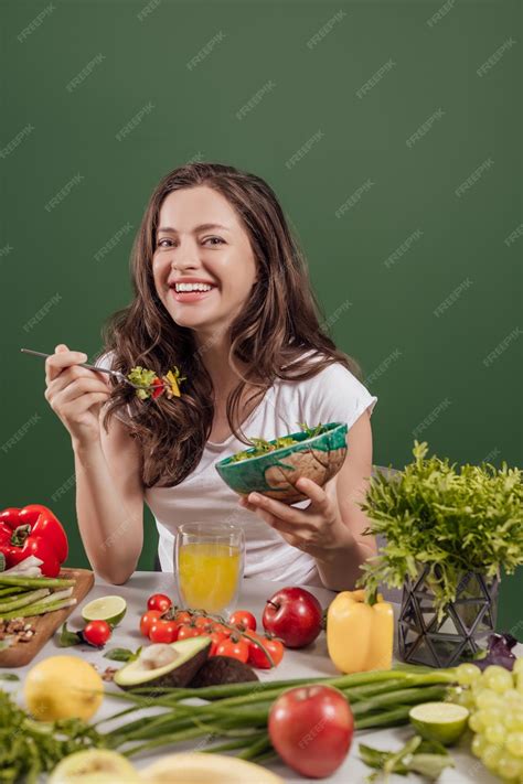 Premium Photo Young Woman Eating Healthy Food Sitting In The