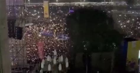 Affluence record pour le concert gospel de Moïse Mbiye à la clôture de