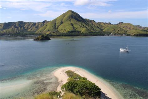 Keindahan Alam Pulau Flores Eric James