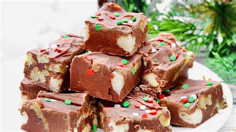 19 Christmas Fudge Recipes for Your Sweet Tooth - PinkWhen