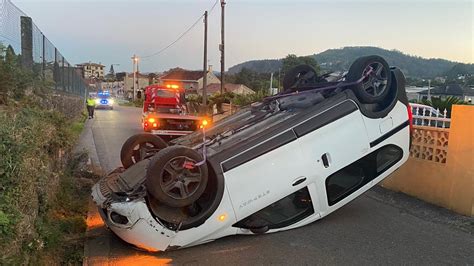 Una mujer resulta herida en un aparatoso accidente en Cerponzóns