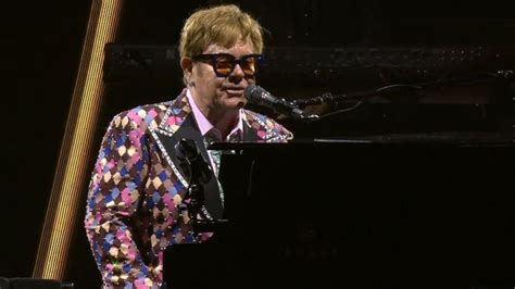 Elton John honors Queen Elizabeth II at Toronto concert – 100.7 FM ...