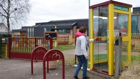 La seconde vie des cabines téléphoniques Le Mans maville