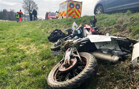 Schwerer Motorradunfall Im Kreis Cham J Hrige Verungl Ckt Bei