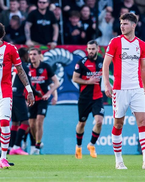 Fans Van Fc Emmen Geven Almere City Geen Schijn Van Kans 4 0 Is