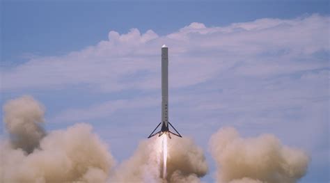 Spacex Obtient Son Premier Contrat Militaire Et Va Mettre En Orbite Un