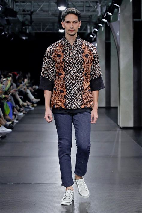 Koleksi Batik Pria Terbaru Untuk Generasi Milenial Di Pimfw Fashion