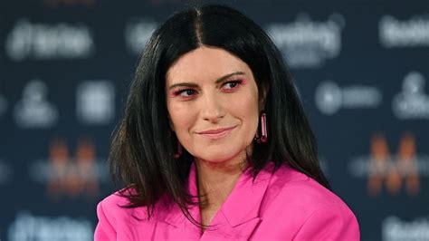 Laura Pausini Pubblica Un Nuovo Brano Ma Non Canta Da Sola Il Duetto