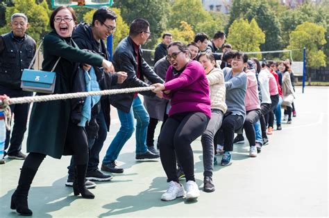 建功新时代• 巾帼展风采 我校“三八”国际劳动妇女节拔河比赛圆满举行 武汉轻工大学工会委员会