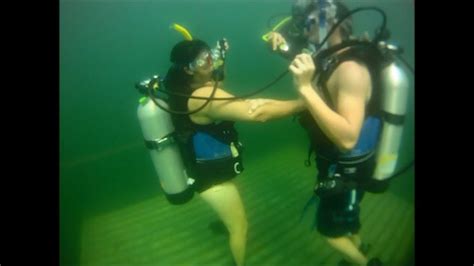 Woman Learns To Scuba Dive In Lake With Other Divers Youtube