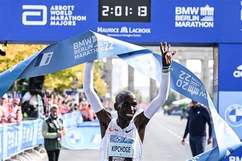 Kipchoge consigue un nuevo récord mundial en el maratón de Berlín