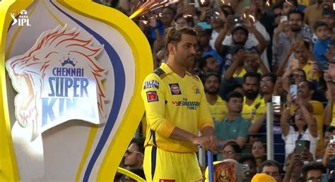 [Watch] CSK’s MS Dhoni receives a hero welcome from fans during IPL ...