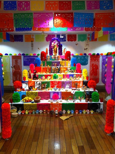 Altar Colorido Altar De Muertos Elementos Fiesta De Los Muertos ...