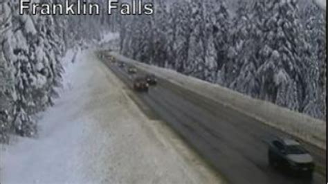 Stevens Snoqualmie Pass Reopen After Hours Long Closure More Snow Expected