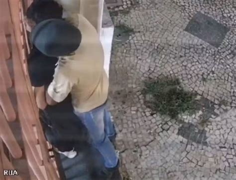 V Deo Homem Estuprado Na Frente De Casa Quando Sa A Para Trabalhar