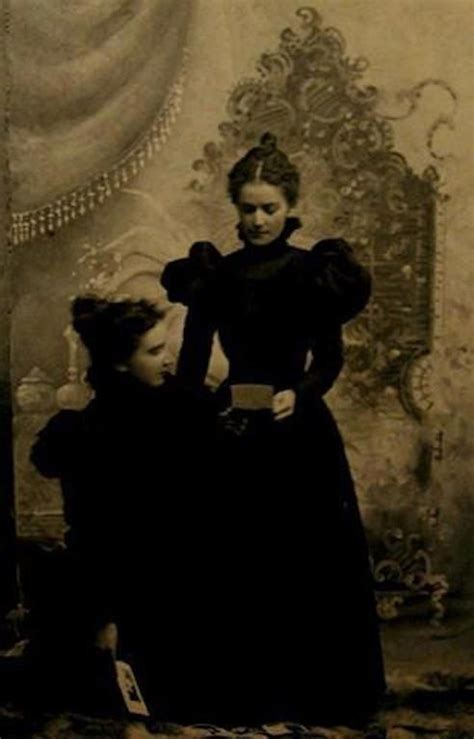 Morbid History The Victorian Art Of Mourning Victorian Art Old Photography Victorian Photos