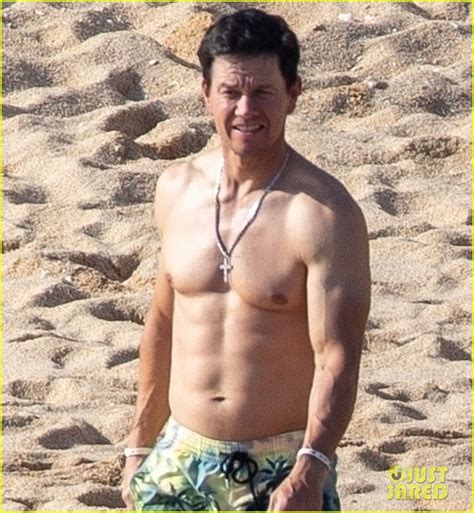 Photo Mark Wahlberg Shows Off His Fit Physique Going Shirtless In Cabo