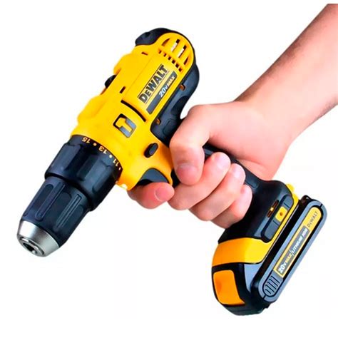 PARAFUSADEIRA DE IMPACTO 13MM BIVOLT 20VMAX DEWALT DCD776C2