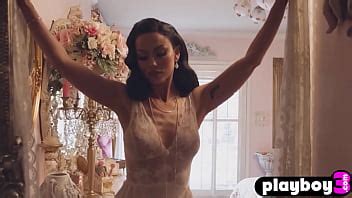 Siri Is A Nude Model But From Time To Time The Sight Of Her Nude Curvy Body Drives Artists Crazy