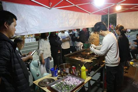 巨甸镇首届乡村商贸文化旅游艺术节之 独具“人间烟火味”的金沙江江边地区农特产品展销会