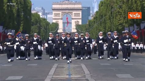 Festa nazionale in Francia la parata sugli Champs Élysées a Parigi