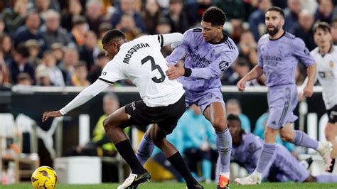 El Gesto De La Plantilla Del Real Madrid En El Entrenamiento Del Que