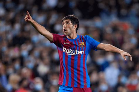 Sergi Roberto Signs One Year Contract Extension With Barcelona The