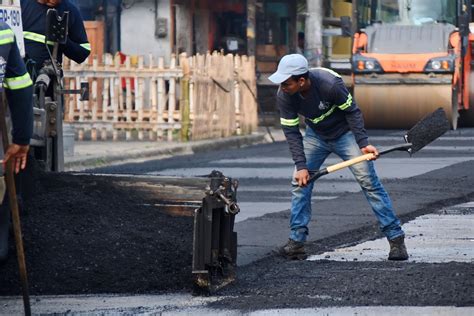 Se Contin A Efectuando Trabajos De Asfaltado En Diferentes Calles De La