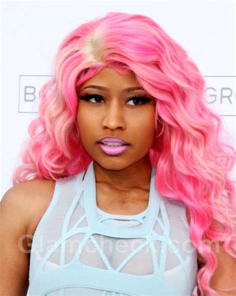 Nicki Minaj sports pink hair : 2011 Billboard Music Awards