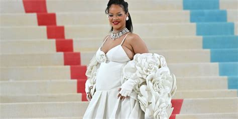 Rihanna D Voile Des Photos In Dites De Sa Premi Re Grossesse Et Met La