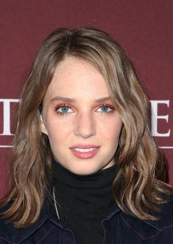 Maya Hawke Fan Casting For Celebrities Love Interest Lesbian Version Mycast Fan Casting