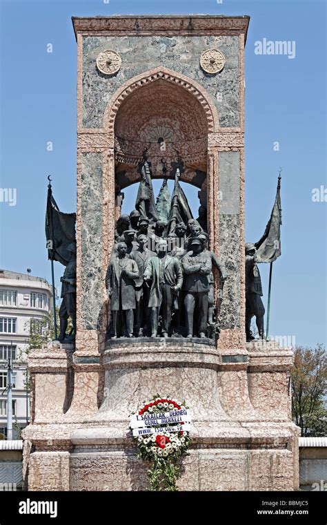 Mustafa Kemal Atat Rk Denkmal Hi Res Stock Photography And Images Alamy