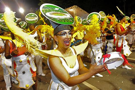 Tradicionais As Escolas De Samba Marcam Presen A No Carnaval Da Capital